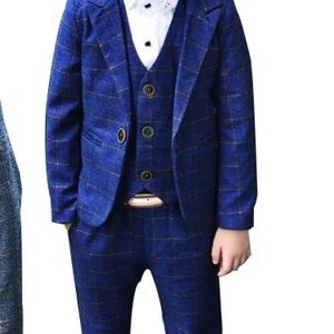 Suit for toddlers boys size 2T never worn